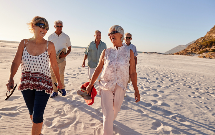Senioren am Sandstrand