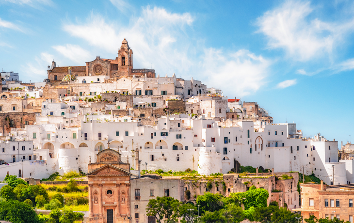Skyline der weißen Stadt Ostuni