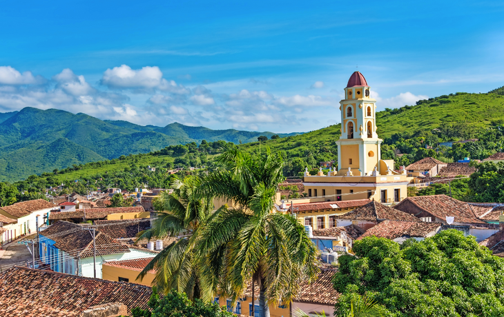 Kirchturm des ehemaligen Franziskanerklosters von Assisi in Trinidad