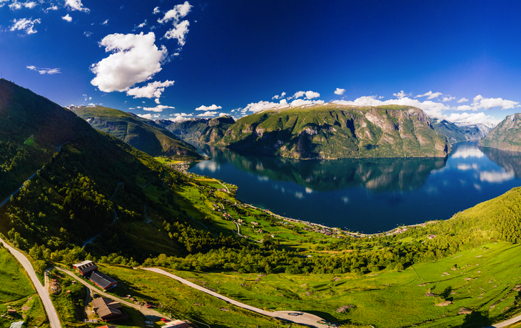 Blick auf den Aurlandsfjord vom Aussichtspunkt Stegastein