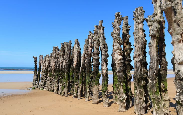 Wellenbrecher am Sillon-Strand in Saint-Malo