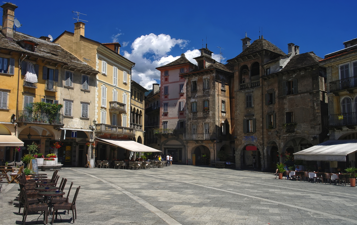 Blick auf den zentralen Platz von Domodossola