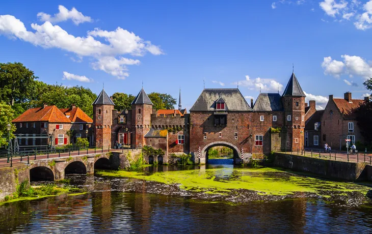 Amersfoort - Mittelalterliche Stadtmauer Koppelpoort und der Eem Fluss