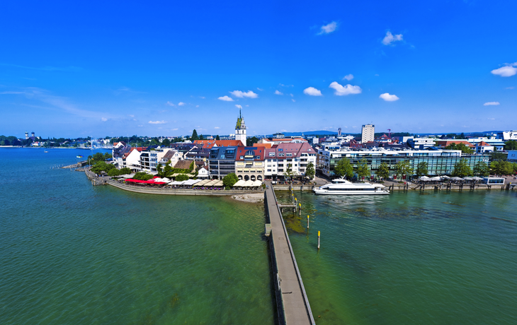 Ansicht vom Molenturm über Friedrichshafen am Bodensee