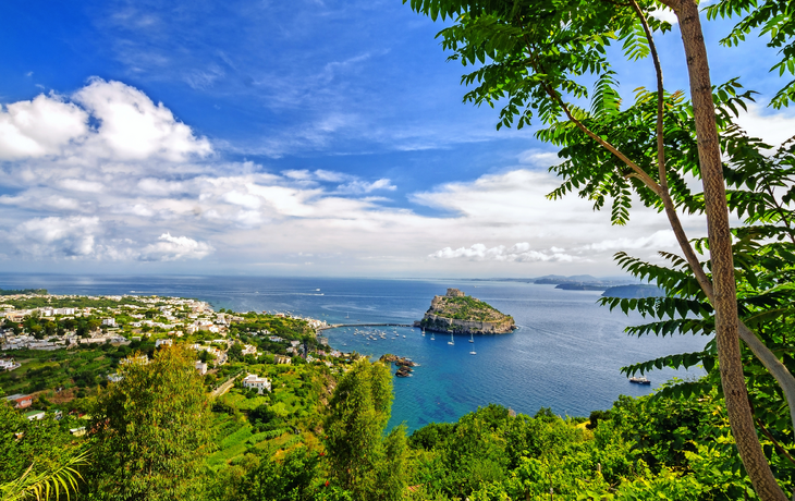 Castello Aragonese an der Ostseite der Insel Ischia 