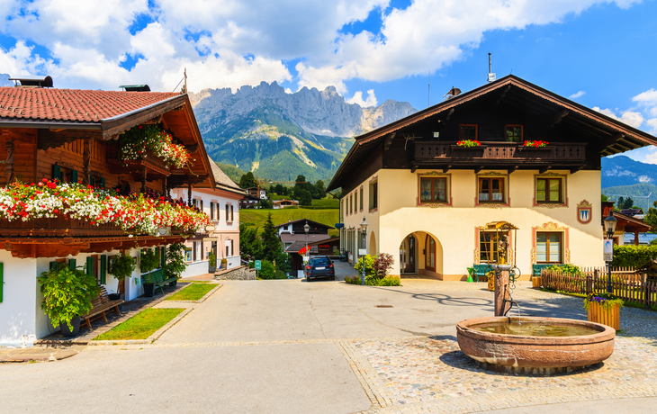 traditionelle Häuser in Going am Wilden Kaiser
