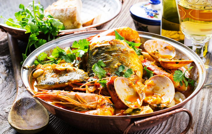 Cataplana mit Fisch und Meeresfrüchte
