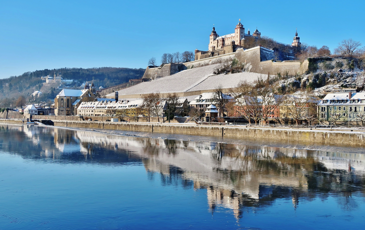 Main und Festung Marienberg im Winter