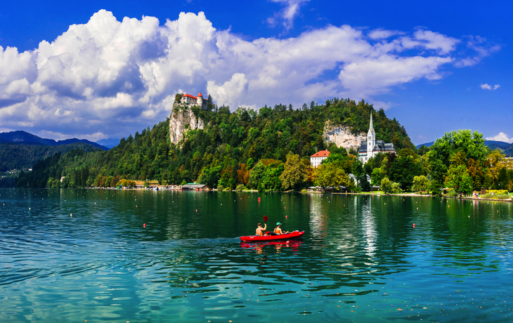 Outdoor-Aktivitäten und Kanufahren auf dem Bleder See in Slowenien