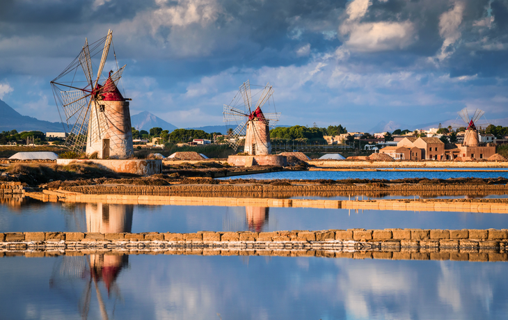 Windmühleng in den Salinen von Marsala, Sizilien