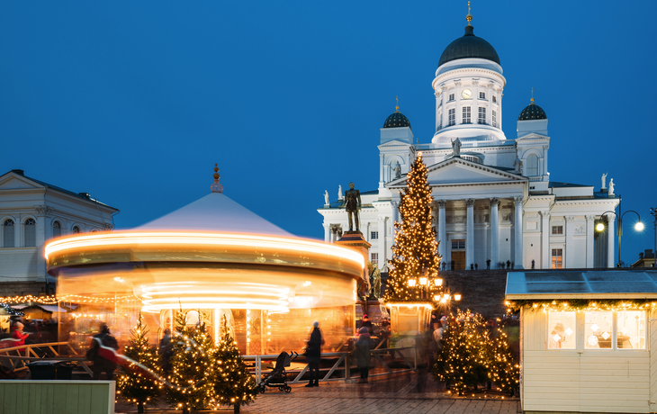 Weihnachtsmarkt auf dem Senatsplatz in Helsinki