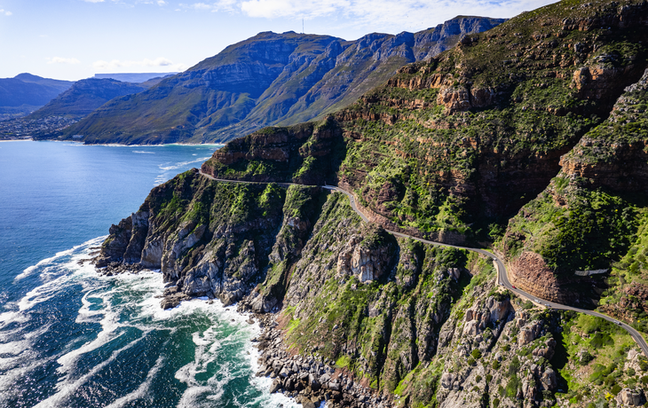Luftaufnahme der Chapman's Peak Drive in Kapstadt,