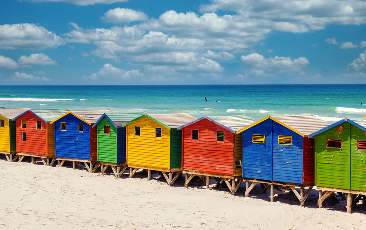buntes Strandhaus am Muizenberg Beach in Kapstadt