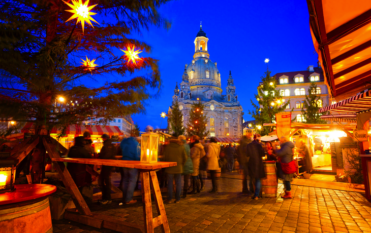 Weihnachtsmarkt auf dem Neumarkt in Dresden, Deutschland