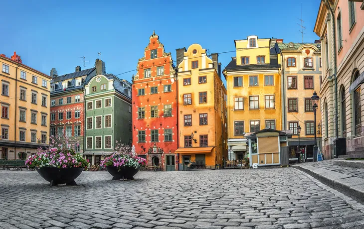 bunte Häuser auf dem Stortorget-Platz in Stockholm, Schweden