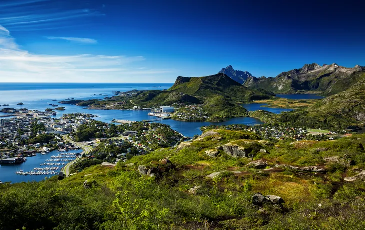Vogelperspektive der Stadt Svolvaer