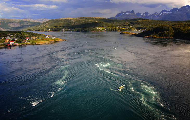 Boot in der Strömung des Saltstraumen
