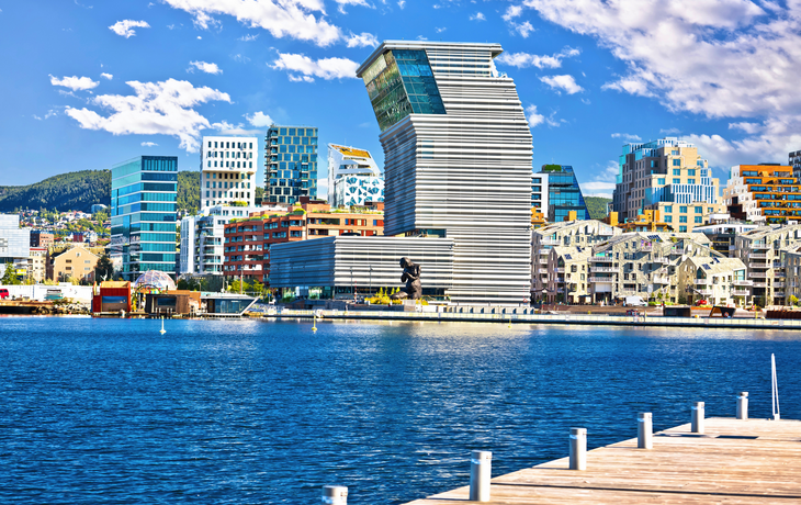 Zeitgenössische Architektur mit Blick auf die Uferpromenade von Oslo