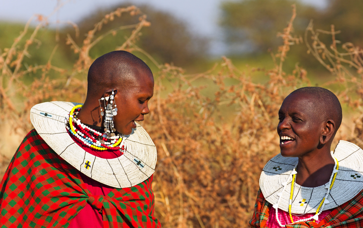 Maasai im Serengeti-Nationalpark in Tansania