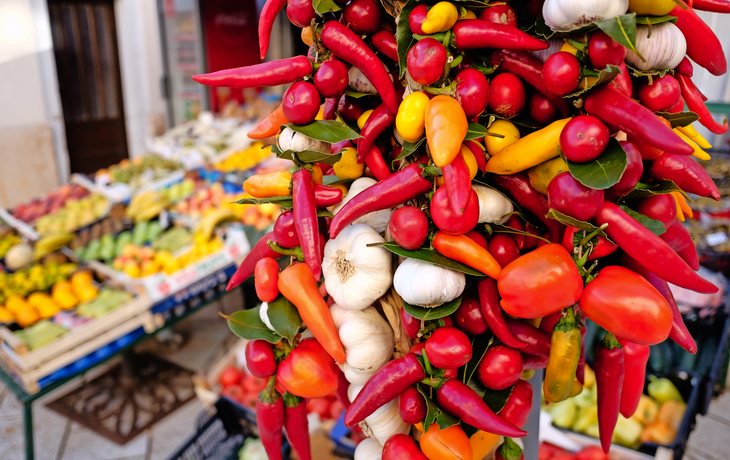 Paprika und Knoblauch auf der Insel Cres, Kroatien