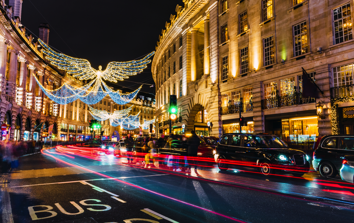 leuchtende Engel in der Regent Street als Weihnachtsdekoration