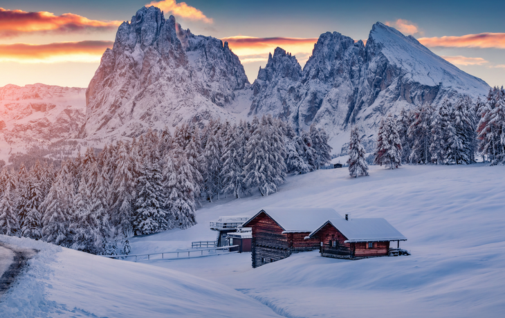 Seiser Alm mit dem Plattkofel-Gipfel im Hintergrund im Winter