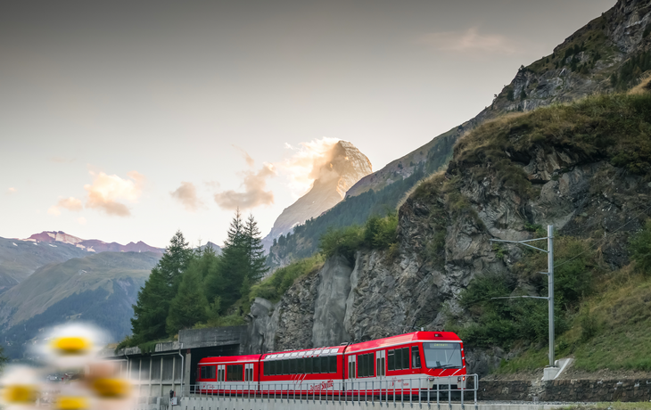 Zermatt Shuttle Zug am Matterhorn
