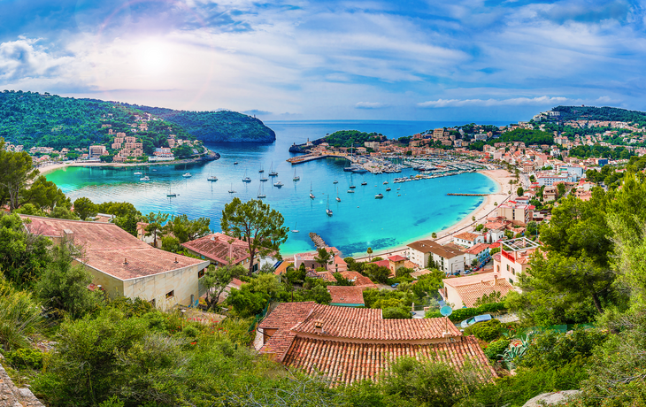 Panoramablick auf Port de Sóller auf Mallorca