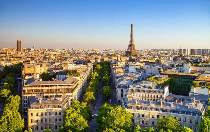 Stadtansicht von Paris bei Sonnenuntergang