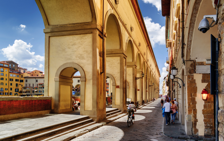 Bögen des Vasarikorridors in Florenz