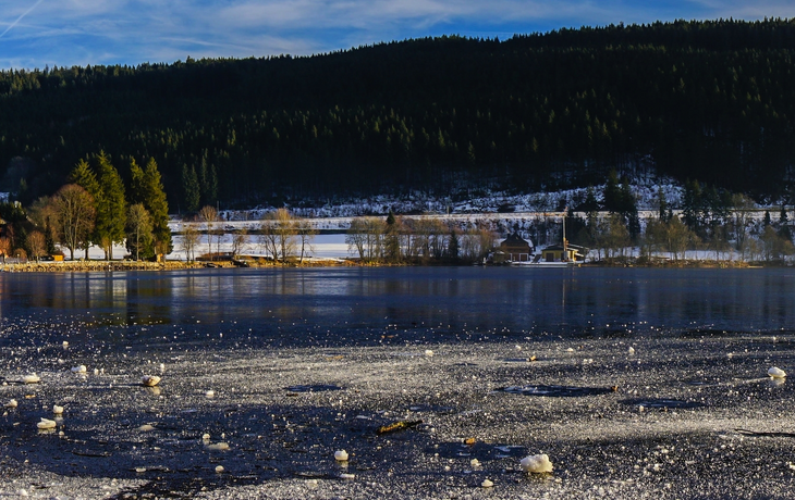 zugefrorener Titisee