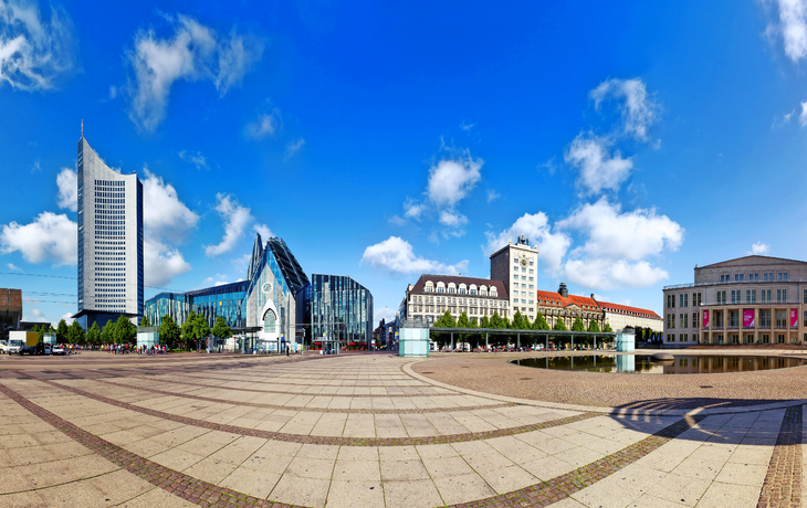 Augustusplatz in Leipzig mit Oper, Universität und Gewandhaus