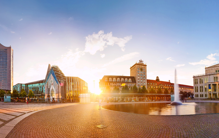 Augustusplatz in Leipzig mit Oper, Universität und Gewandhaus