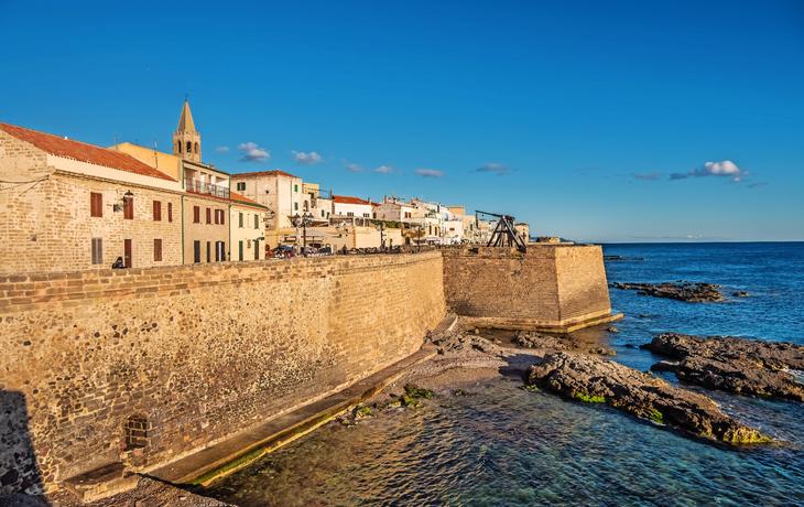 Stadtmauern von Alghero auf Sardinien, Italien