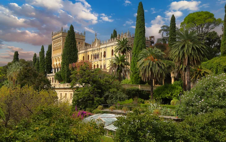 Palazzo Borghese Cavazza auf der Isola del Garda, Blick vom Garten, Italien