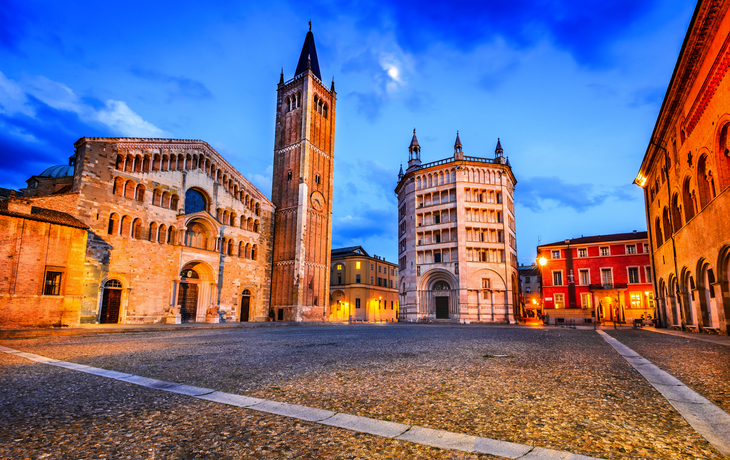 Kathedrale von Parma auf dem Piazza del Duomo in Italien