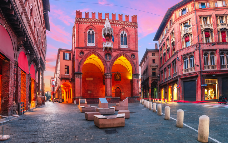 Palazzo della Mercanzia in Bologna