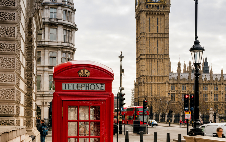 Londoner Telefonzelle und Big Ben