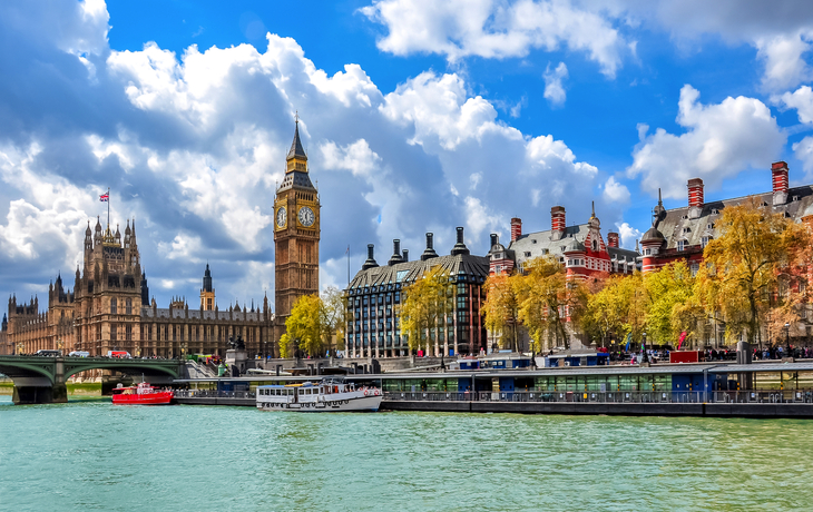 Big Ben am Victoria Embankment in London, Vereinigtes Königreich