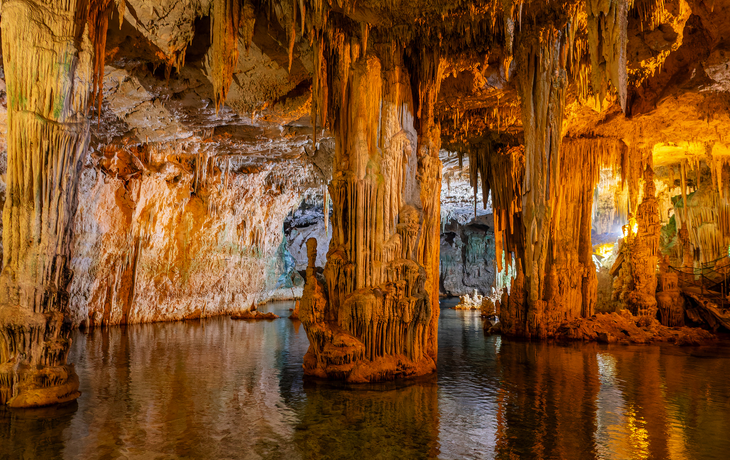 Innenraum der Neptungrotte, einer Tropfsteinhöhle in der Nähe von Alghero auf der Insel Sardinien, Italien