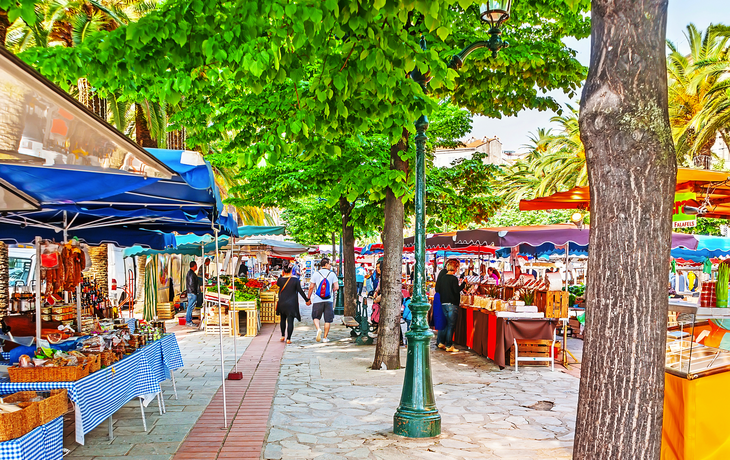 Markt mit lokalen Spezialitäten in Ajaccio