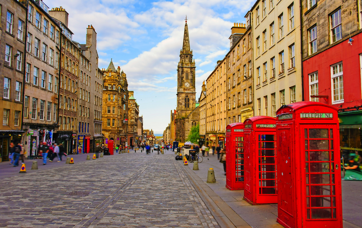 Blick auf die Straße von Edinburgh