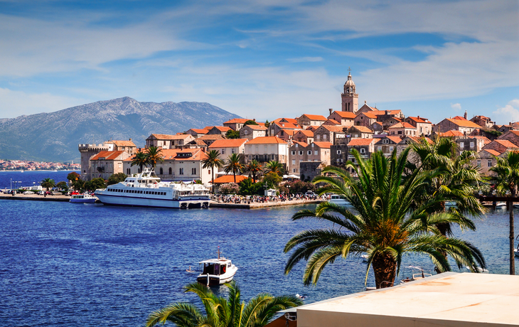 Fähre im Hafen von Korcula