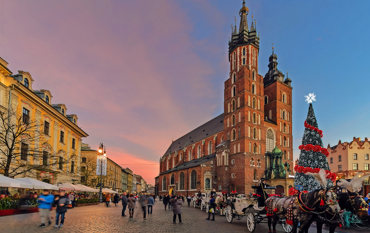 Marktplatz mit Marienkirche in Krakau