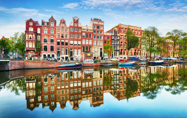 traditionelle holländische Häuser an den Kanälen in Amsterdam