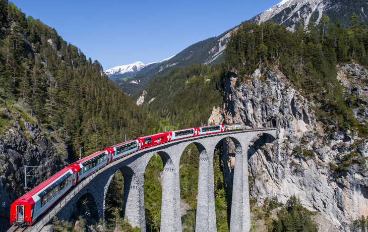 Bernina Express auf dem Landwasserviadukt