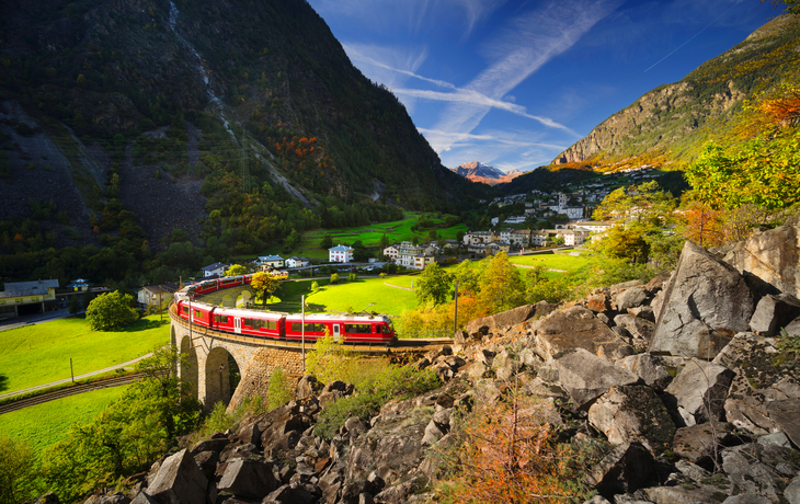 Kreisviadukt von Brusio mit dem Bernina Express