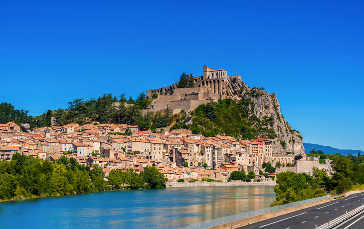 Blick auf das Dorf Sisteron, das „Tor zur Provence“