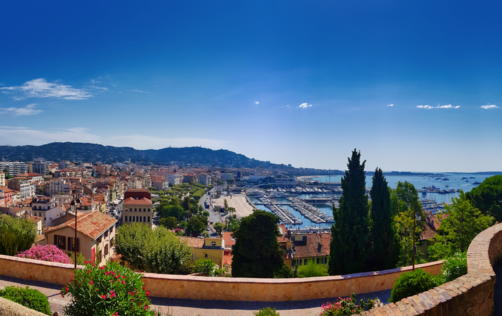 Panoramablick von oben auf Cannes