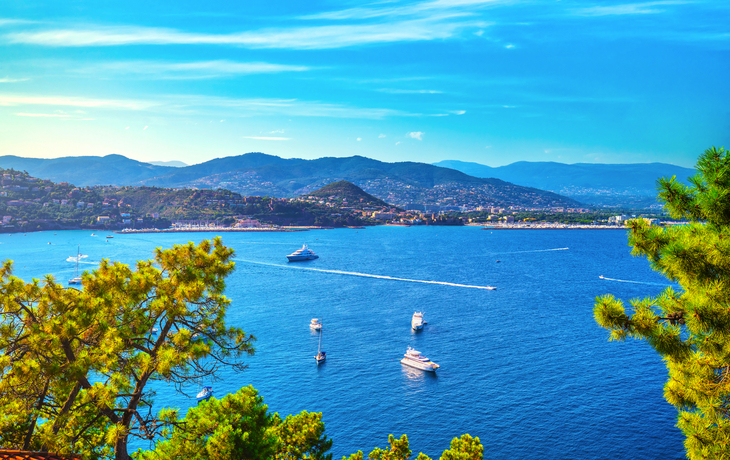 Blick auf die Bucht von Cannes La Napoule an der französischen Riviera